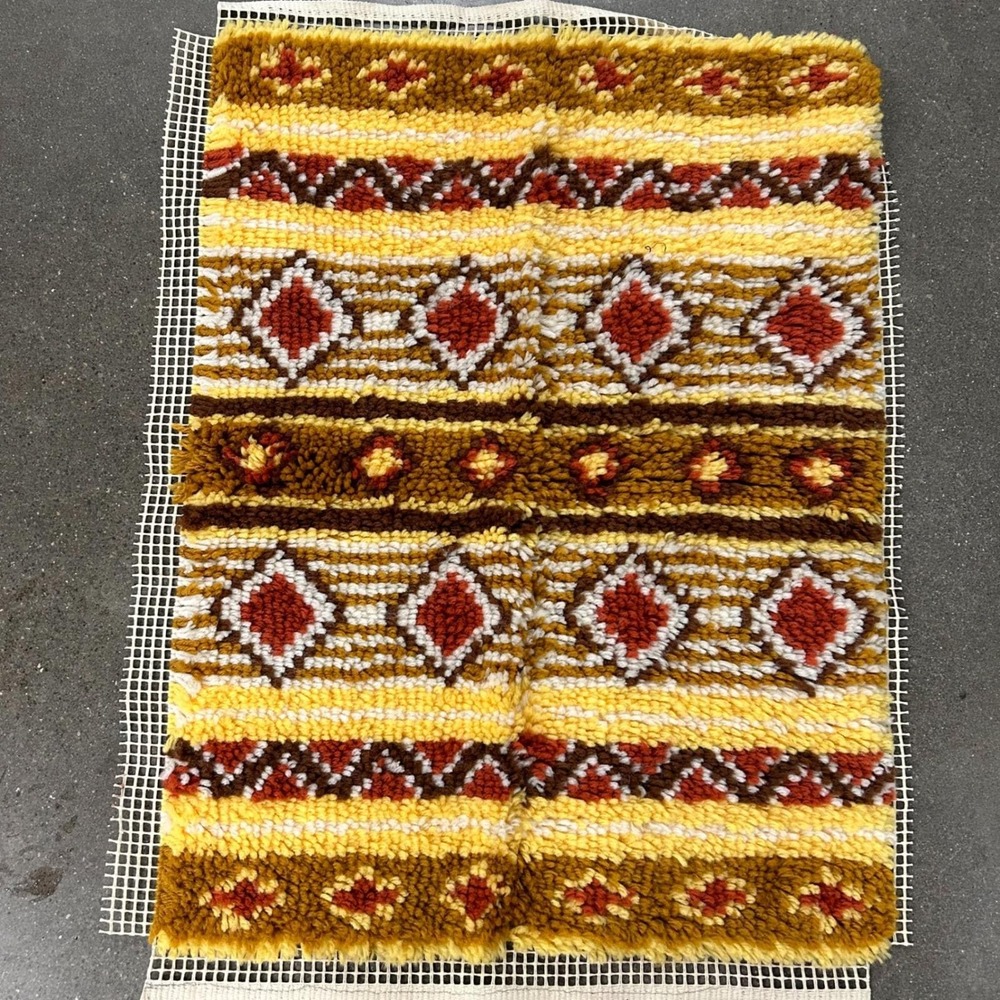 Vintage Yarn Art Tapestry Rug Western South West Stripes Bath Rug